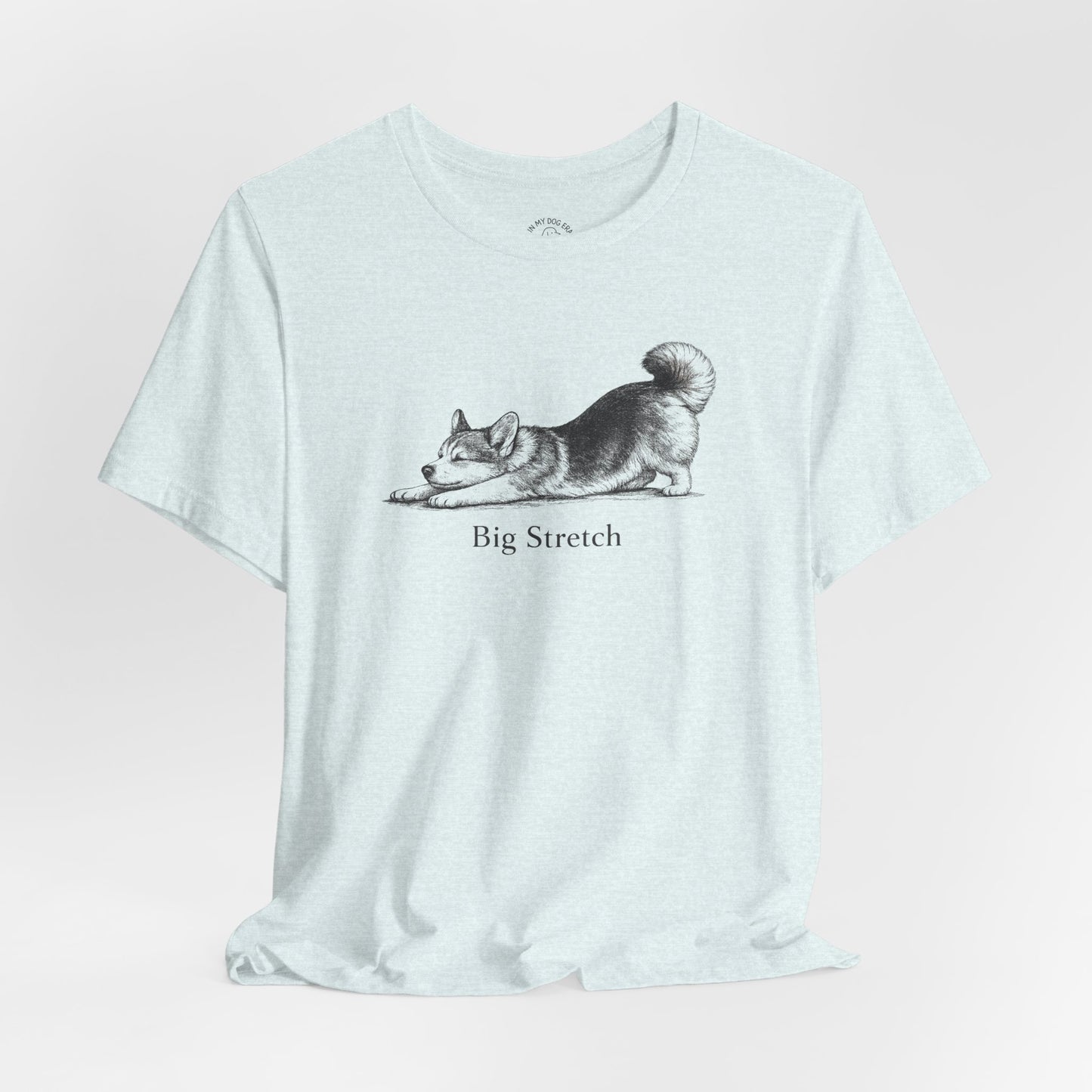Big Stretch Corgi (Fluffy Tail) T-Shirt